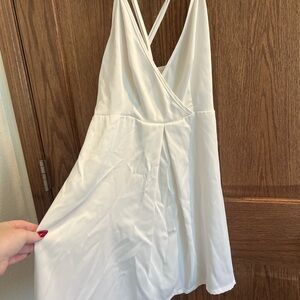 Elegant White Sleeveless Dress